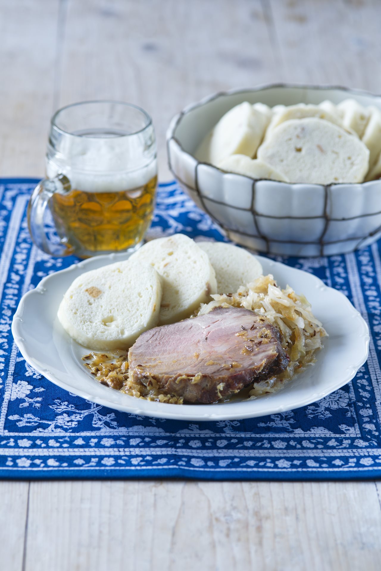 Vepřová pečeně s knedlíkem a se zelím